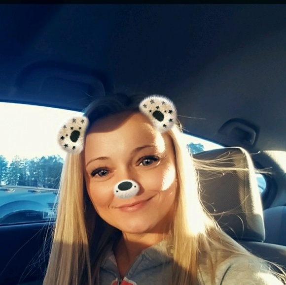 Meet your Posher, Stephanie - Picture 1 of 1